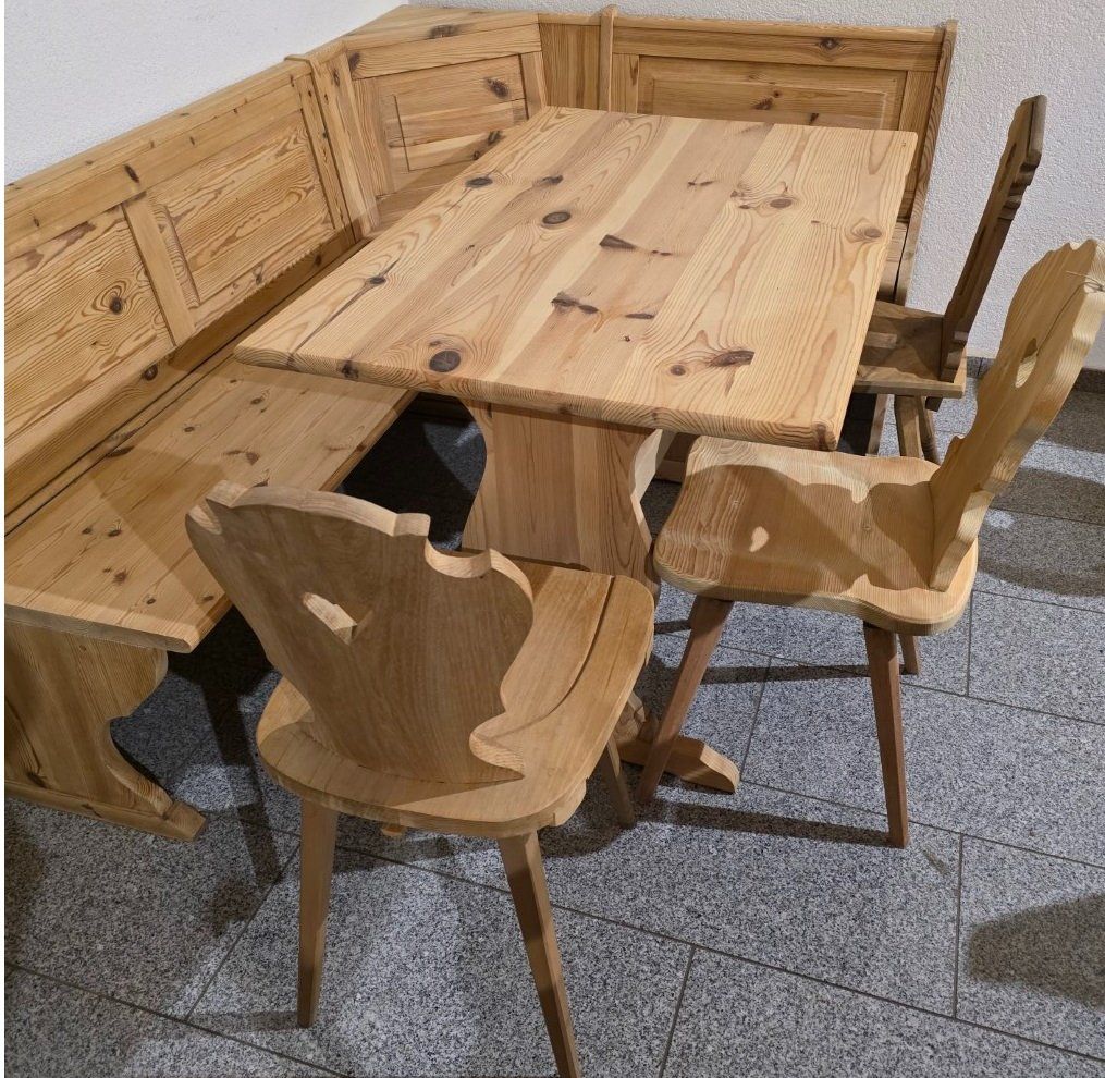 Eckbank -Eckbankgruppen aus Nadelholz mit Tisch und Stühlen (Gebraucht) in Flums für CHF 1799 – mit Lieferung auf Ricardo kaufen