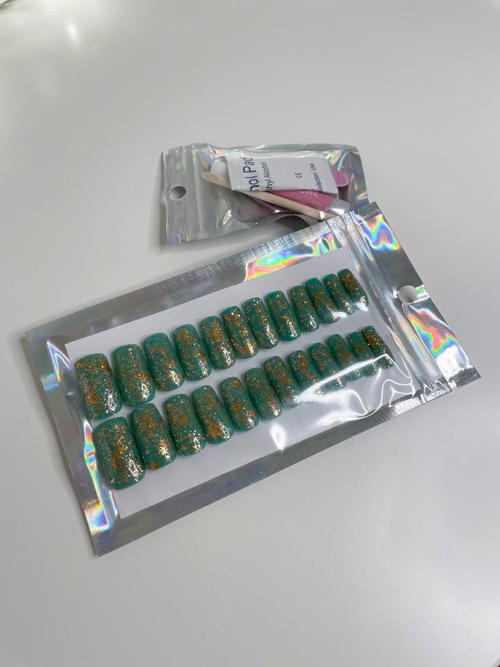 Ongles artificiels: Press on nails – Neuf avec emballage d'origine à Wil SG par ale_x2zk 1