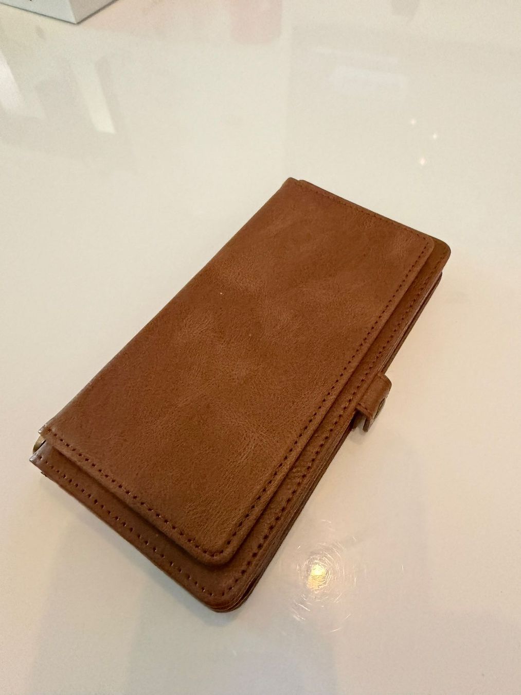 Apple Cover & Protezioni schermo: iPhon 14 Pro Max Cover braun Kunstleder mit Magnet Einsatz – Nuovo e nell'imballaggio originale da Kölliken venduto da Teguwegu 4