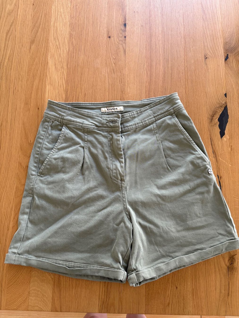 Pantaloni: Shorts Garcia – Nuovo (secondo la descrizione) da Uster venduto da mir_tmt5