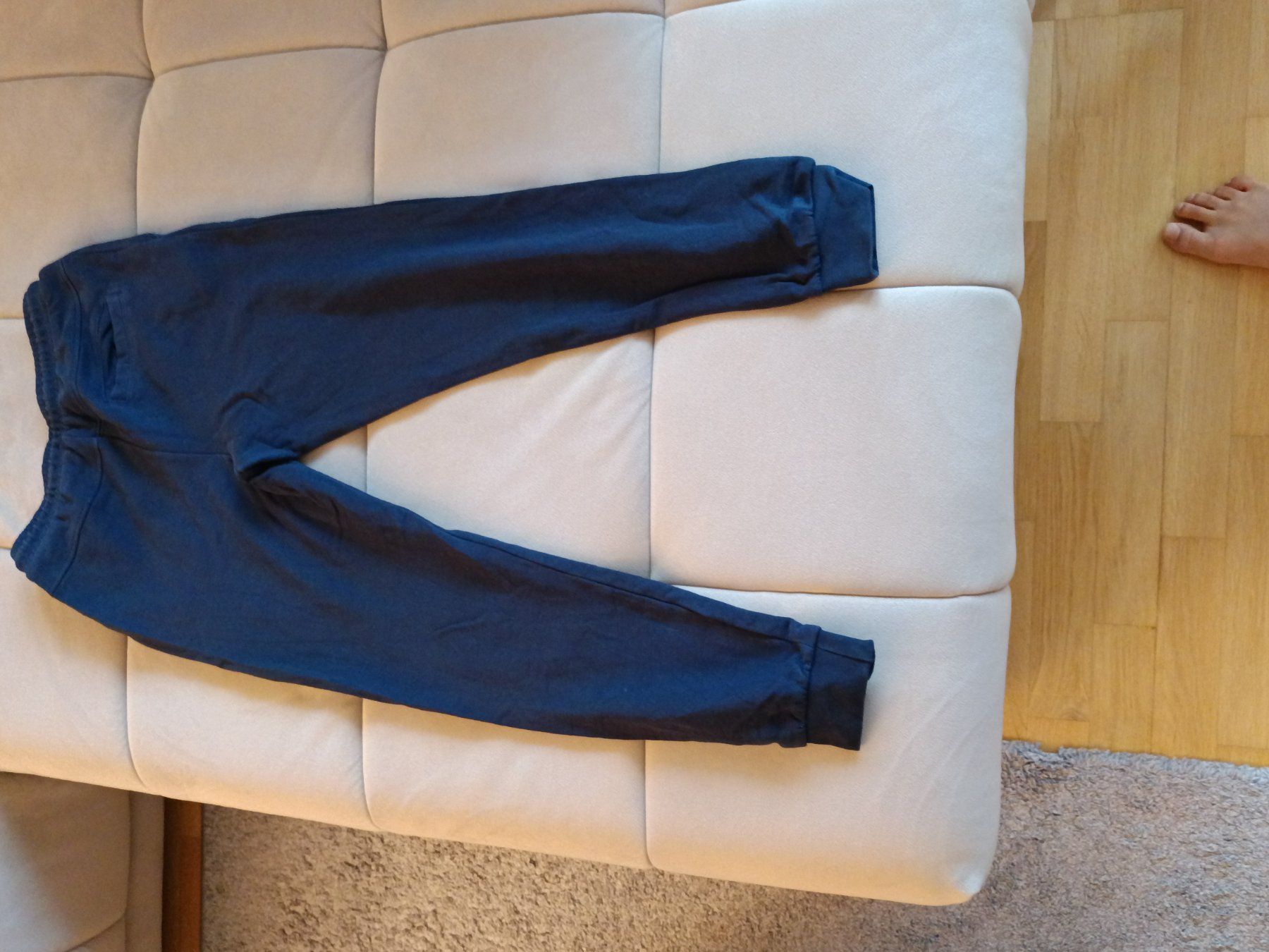 Pantaloni: Jogginghose dunkelblau – Usato da Benglen venduto da Jumanah 1