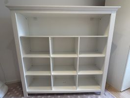Bücherregal