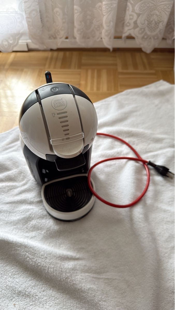 Nestlé Macchine per caffè & Macchine per espresso: Kaffeemaschine Nescafe Dolce Gusto – Usato da Bern venduto da Vinujhan