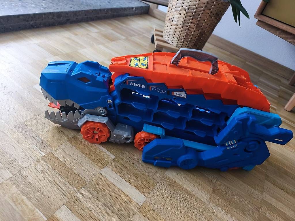 Spielzeuge: Hot Wheels T-Rex Transporter  – Gebraucht aus Bern von jblanchard 1