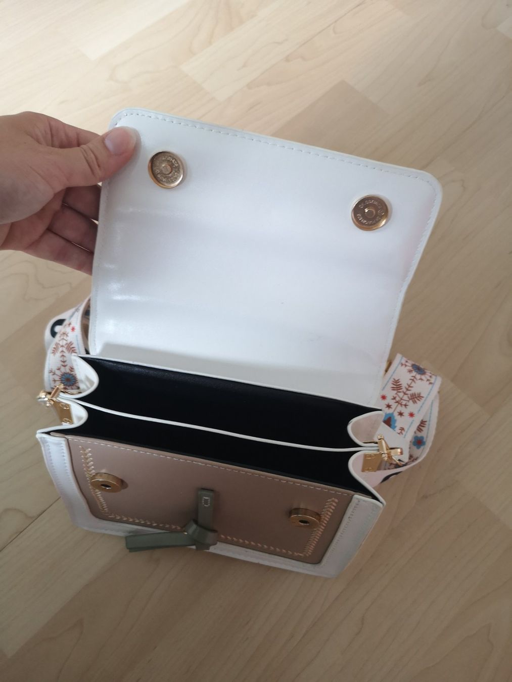 Sacs femmes: Schöne Handtasche – D'occasion à Büttikon AG par PAM120319 2