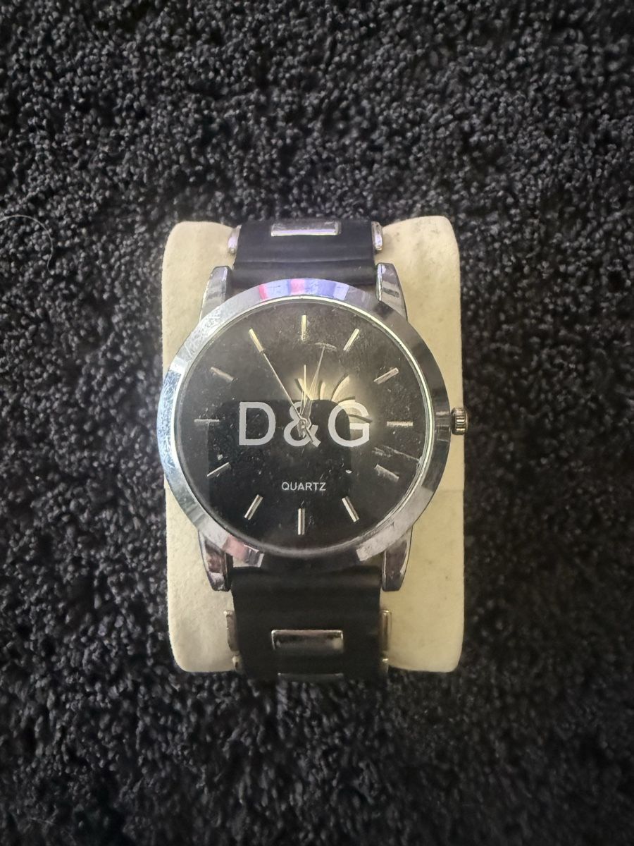 Dolce & Gabbana Uhren: Dolce&Gabbana Uhr Schwarz/Silber – Gebraucht aus Oberentfelden von rarea