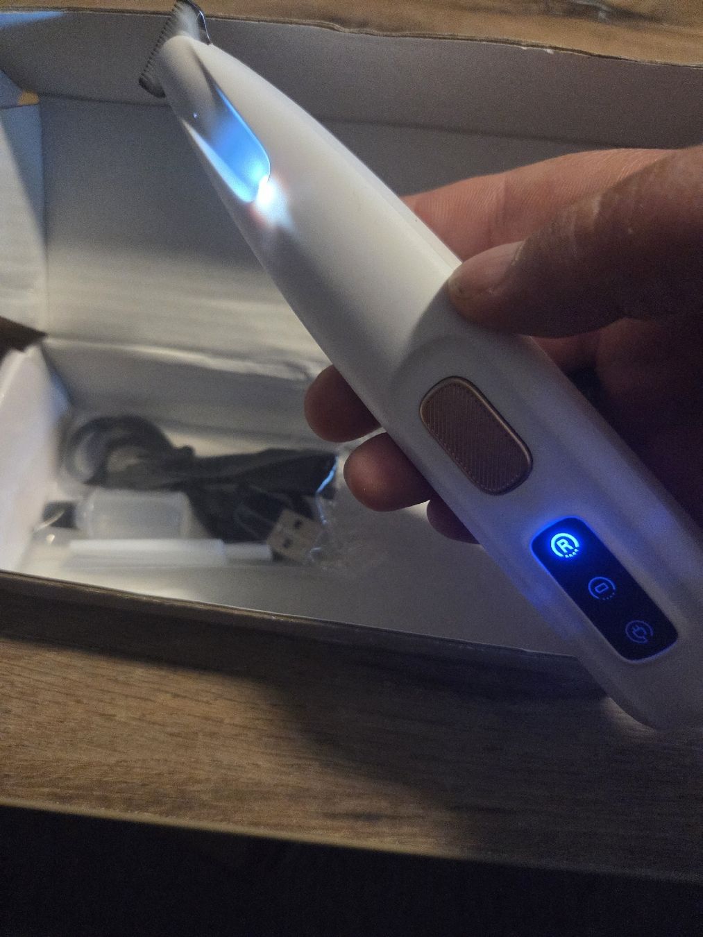 Prodotti per la cura & articoli per la pulizia: Neu Tierhaarschneider , USB, OVP – Nuovo e nell'imballaggio originale da Hitzkirch venduto da kae_2j8c 1