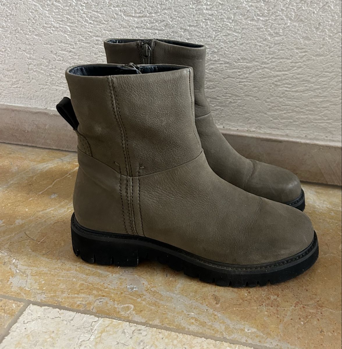 Scarpe da donna: Echtleder Stiefel – Nuovo (secondo la descrizione) da Hofstetten SO venduto da swmdw 1