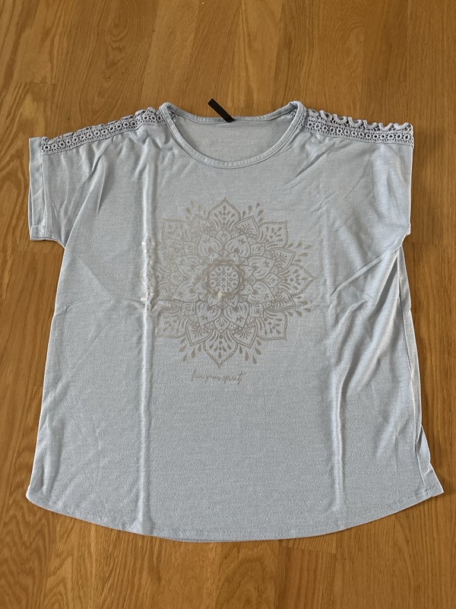 T-shirt: T-Shirt hellblau Mandala Grösse S – Usato da Rünenberg venduto da ZwergLi100