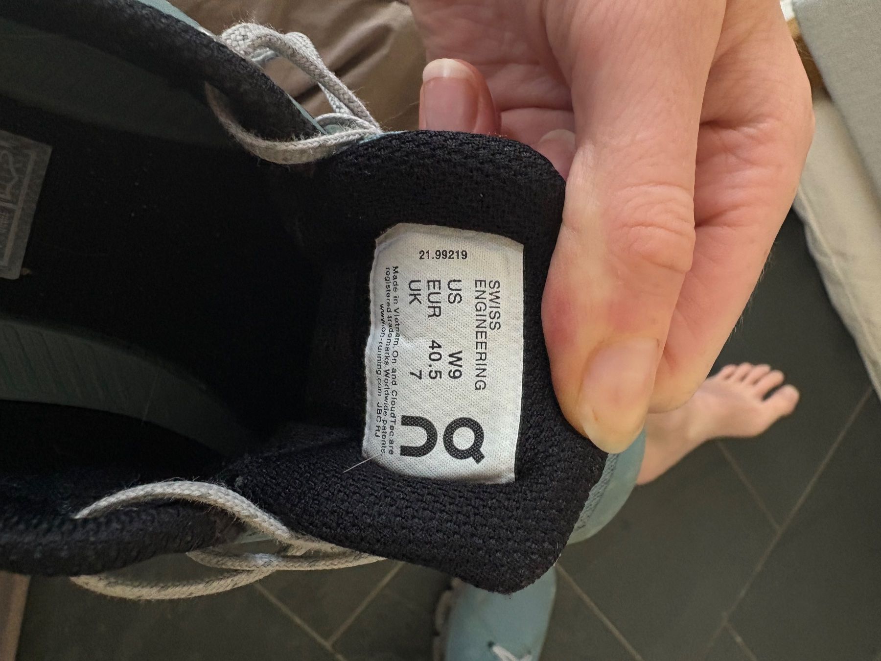 On Damenschuhe: On Cloudventure Waterproof Damen Gr. 40.5 – Gebraucht aus Mürren von mic_jv28 1