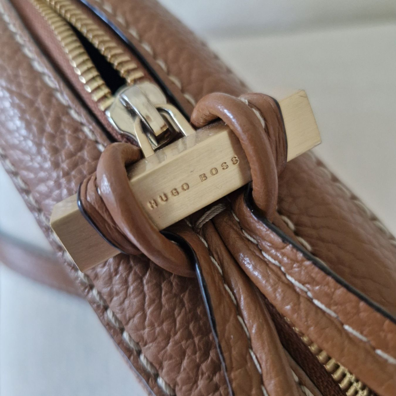 Hugo Boss Borse da donna: Sac Hugo Boss bandoulière – Nuovo (secondo la descrizione) da Onex venduto da AF. 5