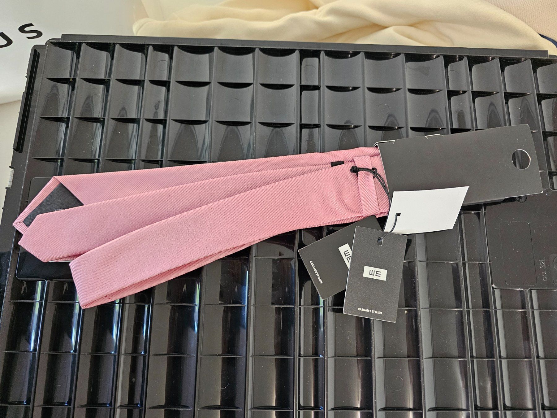 Cravatte: Neu Herrenkrawatte rosa Grösse 50 One Size – Nuovo e nell'imballaggio originale da Gränichen venduto da nayki12 1