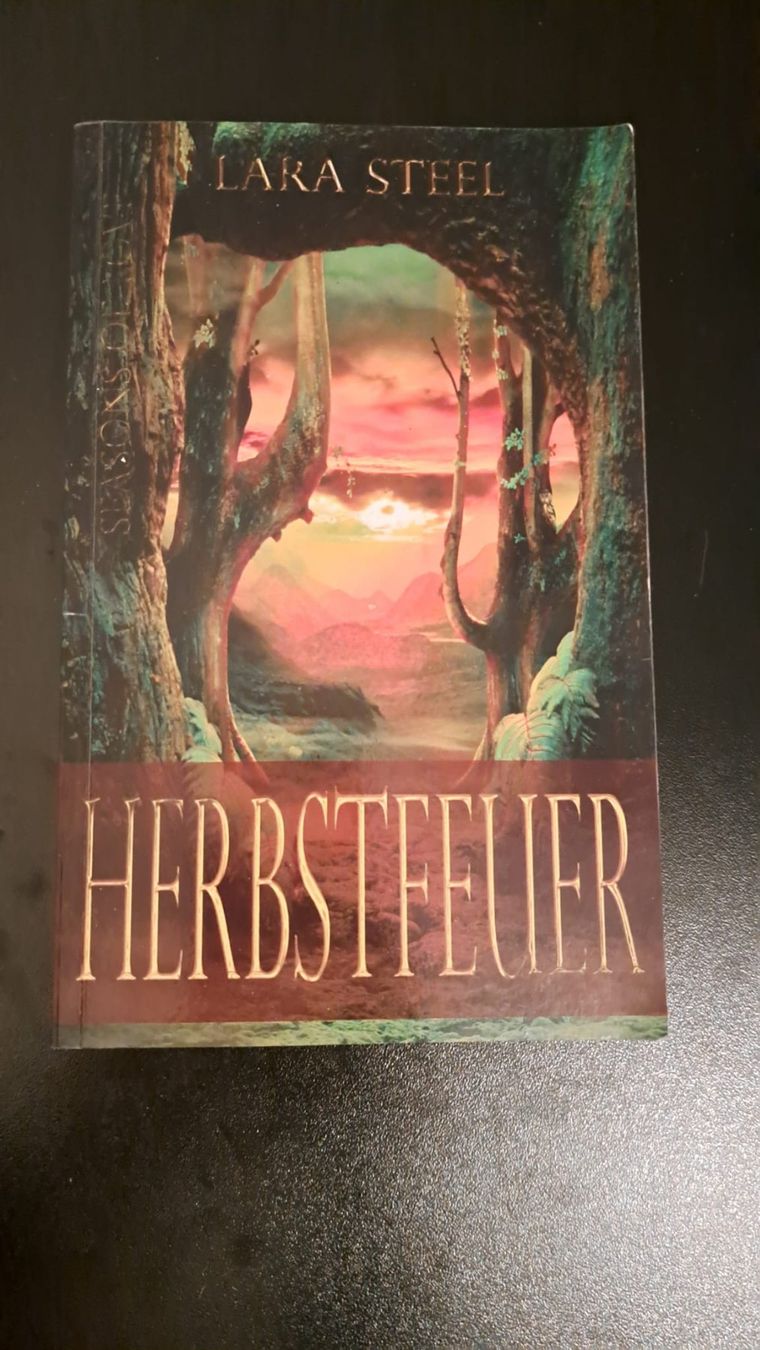 Libri: Herbstfeuer von Lara Steel – Usato da Waltenschwil venduto da Catlady