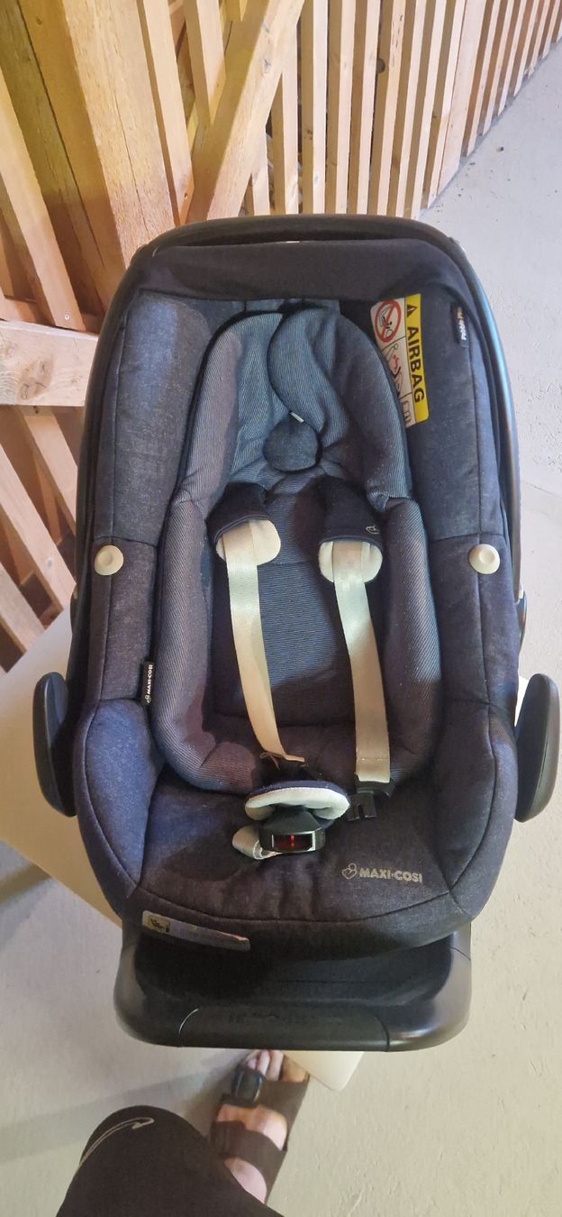 Maxi-Cosi Seggiolini per auto: Maxi-Cosi Pebble Plus + 2wayFix Isofix Base + Winterfussack – Usato da Bellmund venduto da Mr.Camaro 3