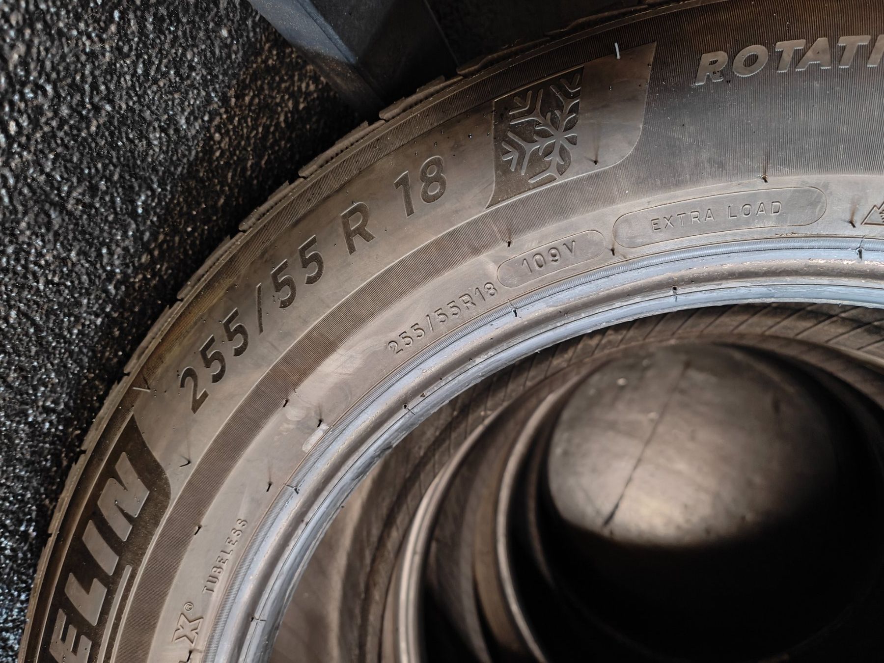 Michelin Pneumatici & Ruote complete: Winterreifen 255/55 R18 – Usato da Oberengstringen venduto da Reifen-Lagerverkauf 3