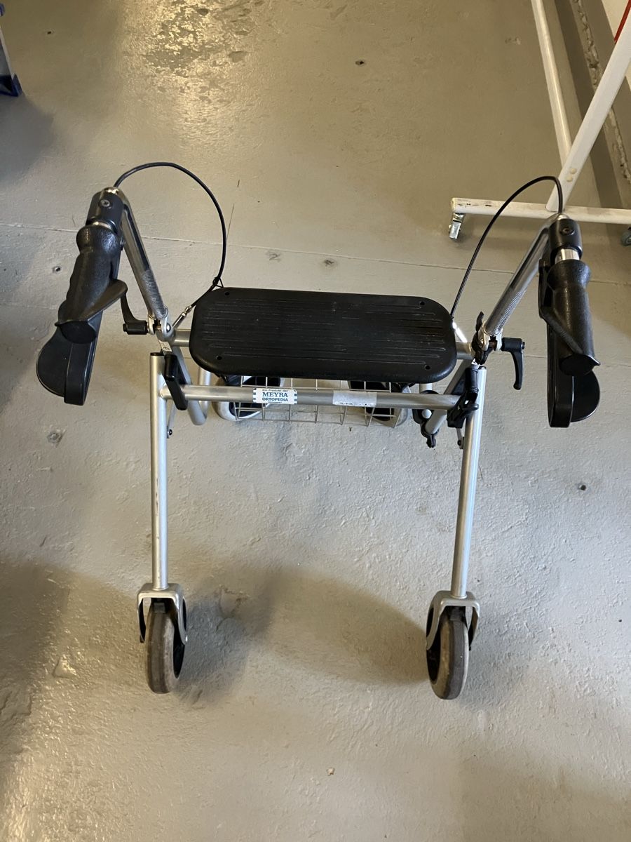 Gehhilfen: Rollator – Gebraucht aus Aarburg von Wendepunkt_Fundgrube 2