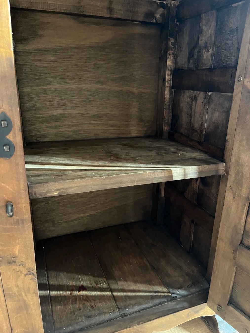 Credenze: Antikes Massivholz-Buffet im rustikalen Stil – Usato da Domat/Ems venduto da lar_c7hl 5