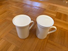 2 weisse Porzellan Teetassen mit Deckel &  Sieb  aus Keramik