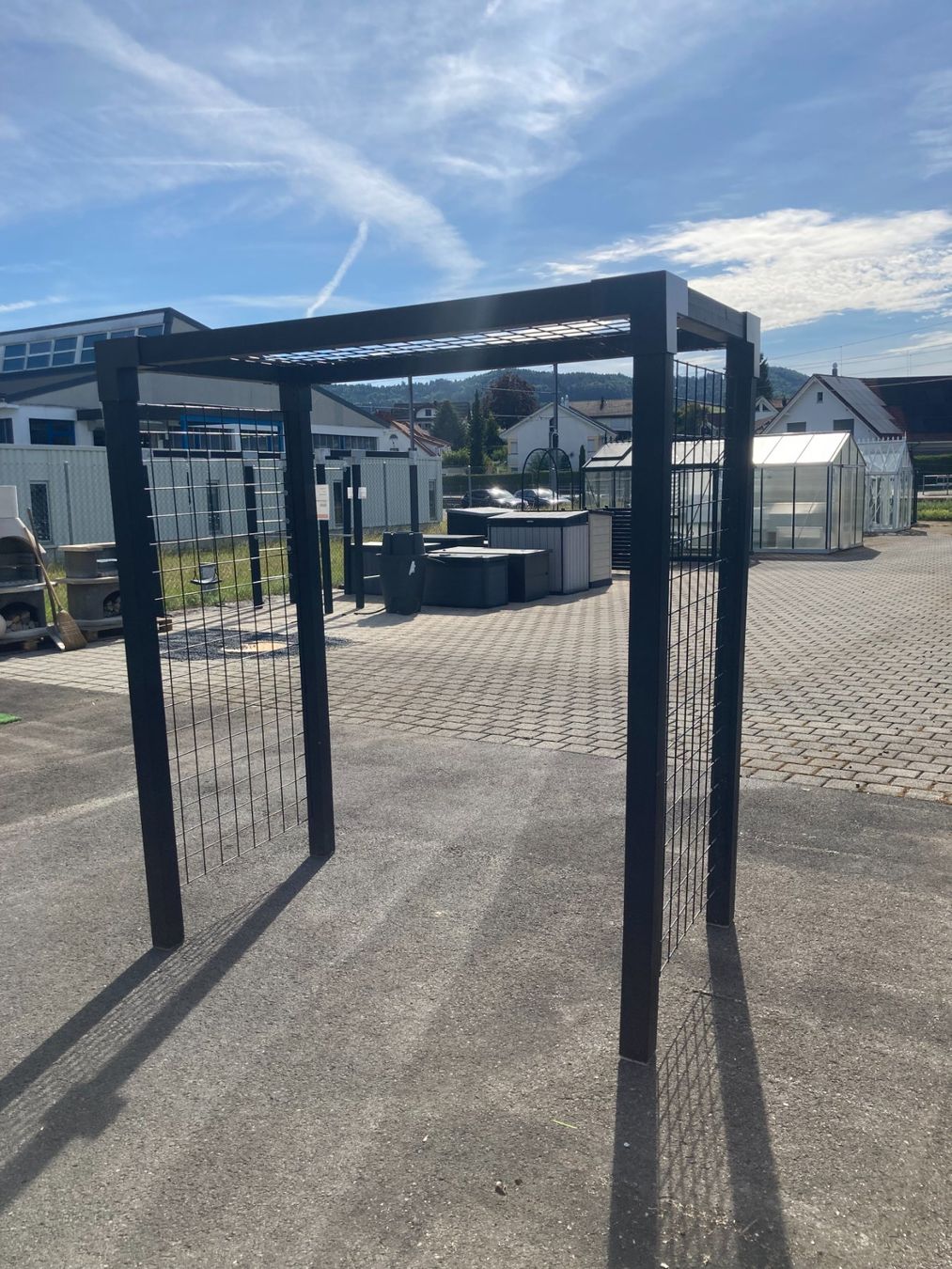 Sonstige Gartendekorationen: Pergola Metall schwarz Breite – Gebraucht aus Gontenschwil von colibri24.