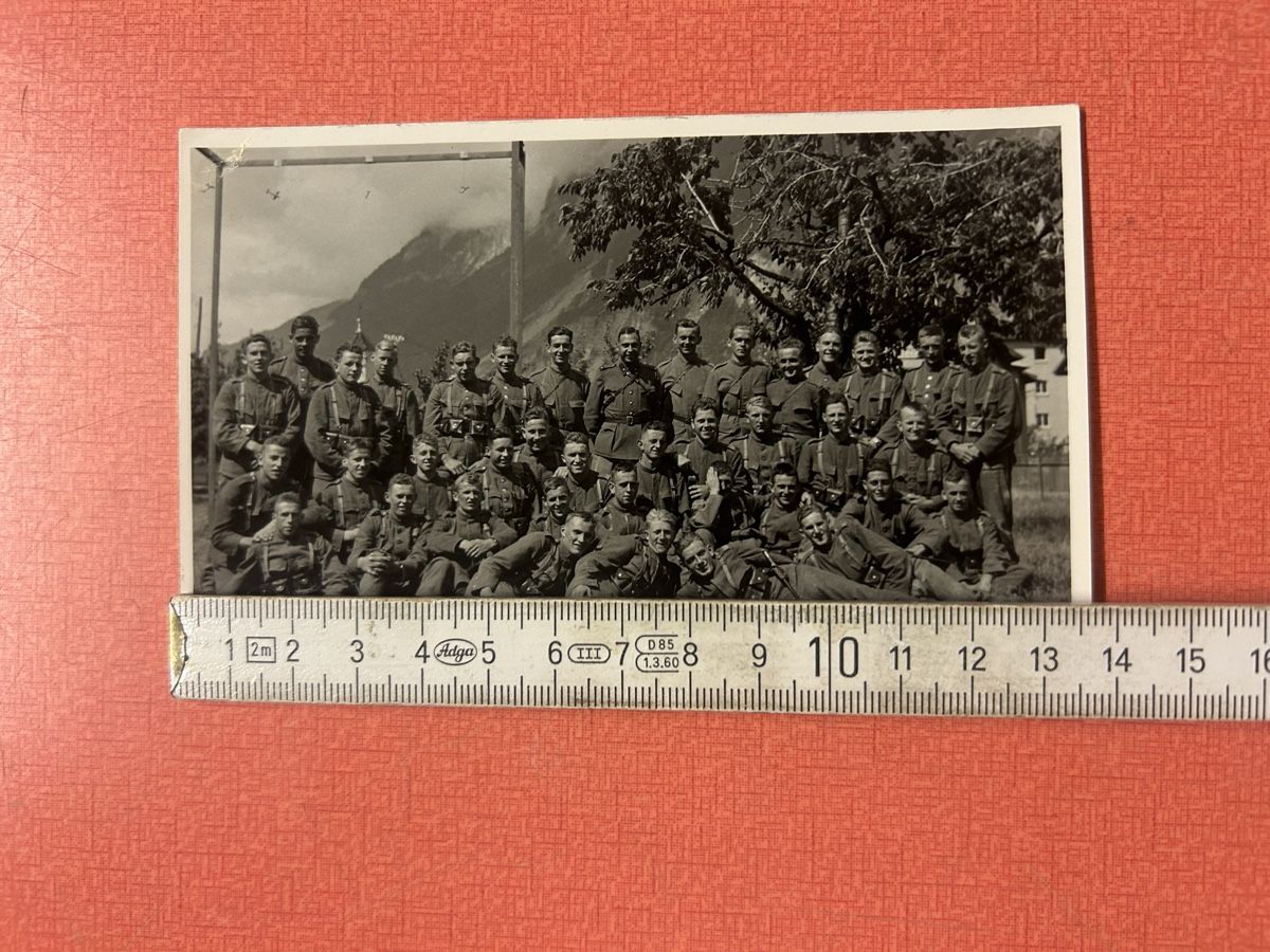 Cartes postales: Ansichtskarte Schweizer Armee Gruppe schwarzweiss – D'occasion à Lanzenhäusern par vic63 3