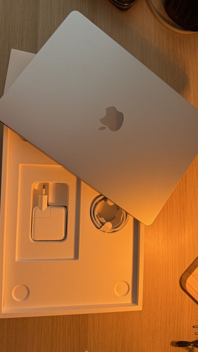 Apple Notebooks: Mac book air 13" M4 2025 – Neu (gemäss Beschreibung) aus Muolen von lvo_tl8q 5