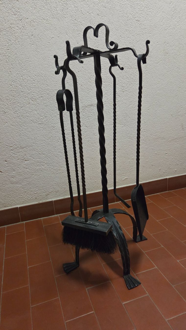Tutti gli attrezzi: Outils de cheminée en fer forgé ancien – Usato da Corseaux venduto da 4CAHUETE 2