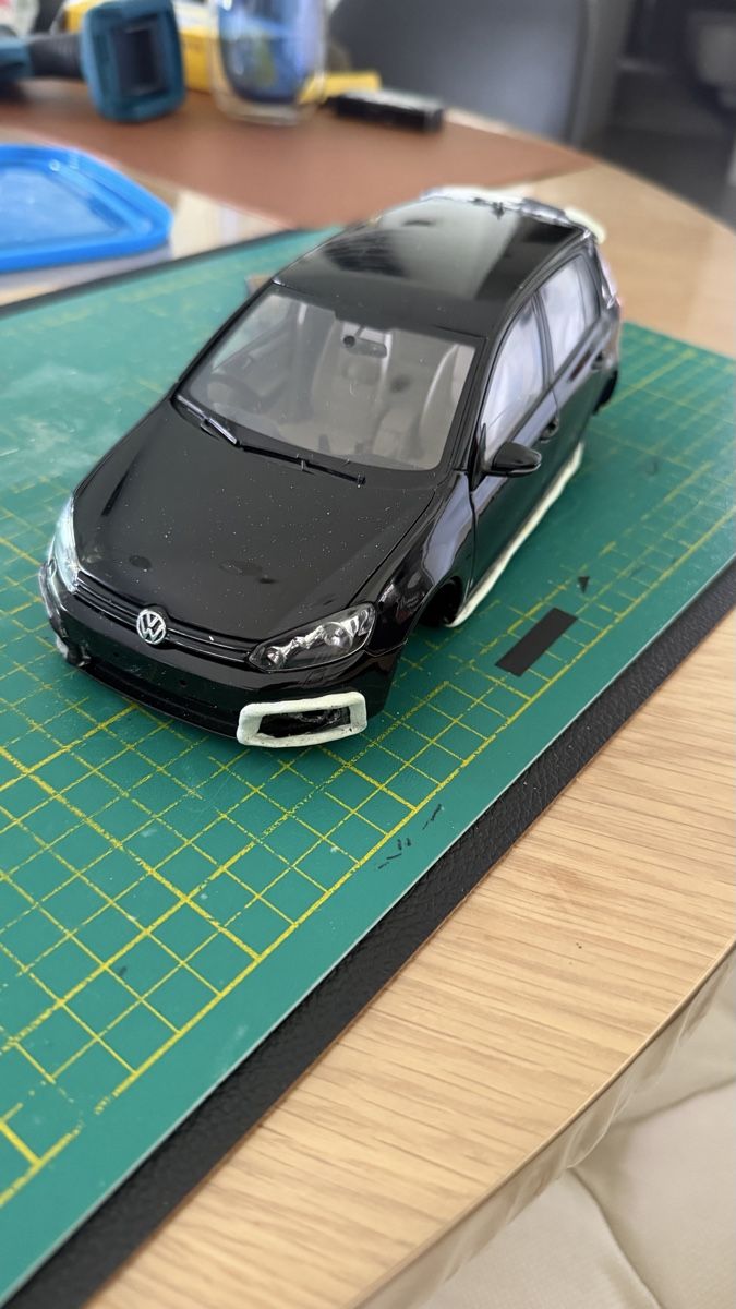Kit di modellismo & Modellini statici: Golf 6 scala 1:18  – Usato da Caslano venduto da tuning21 5
