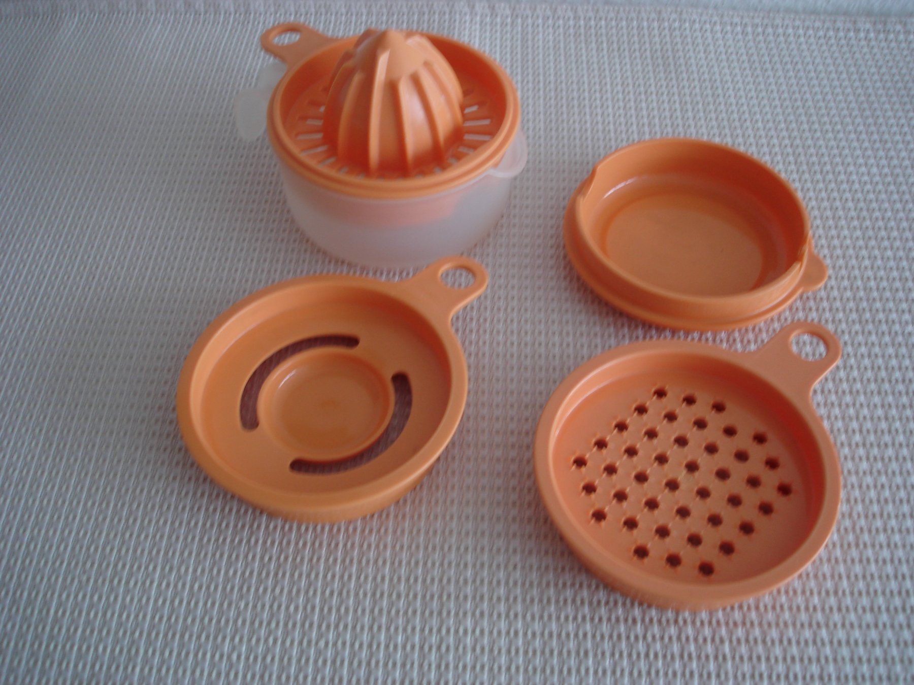Tupperware Contenitori & Simili: Tupperware Küchenperle 3-IN-1 Küchenhelfer & Behälter 650ml – Usato da Regensdorf venduto da anna059 3