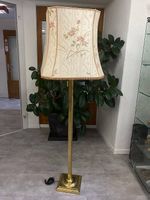 Vintage-Stehlampe mit Messingständer