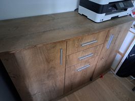 Gebrauchte Anrichte in Holzoptik mit viel Stauraum!
