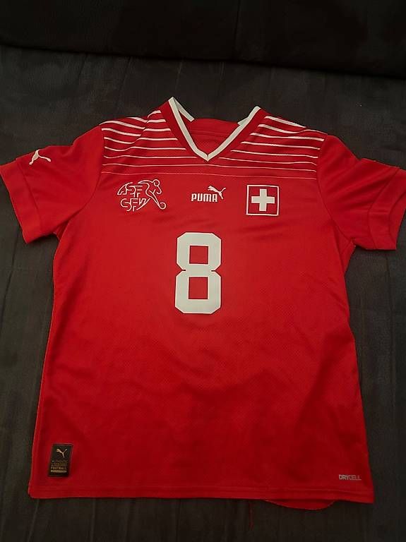 Schweizer Nati Scarpe, pantaloni & magliette da ginnastica: Original Schweizer Fussball Shirt – Usato da Sissach venduto da Neondesign
