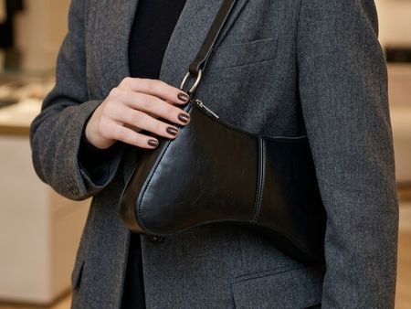 H&M Schwarze Handtasche – trend!