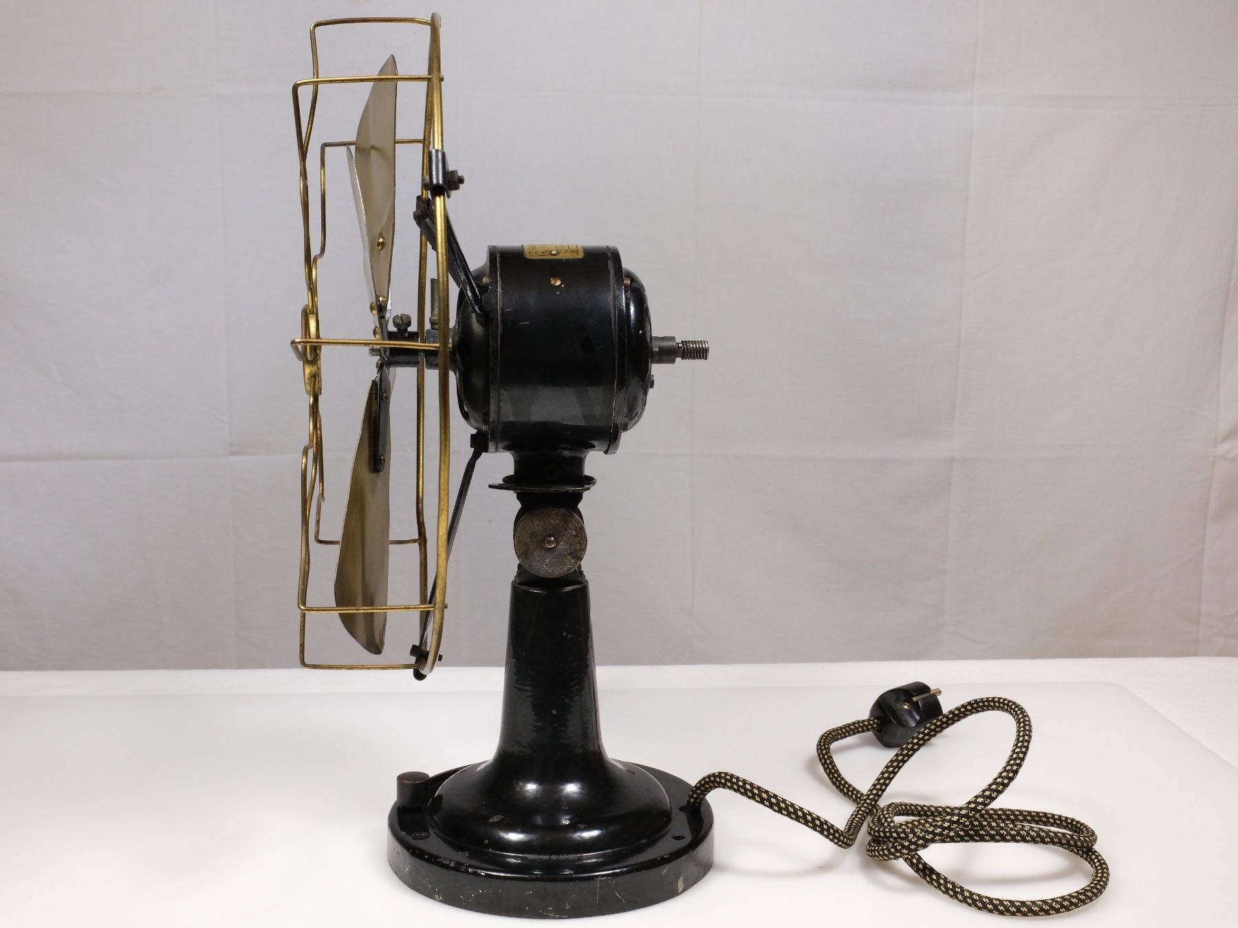 Ventilateurs: Antiker Ventilator Dr. ML, Max Levy Berlin N.65, Type 2518 – Défectueux à Lobsigen par Markus_Haenggi_Bern 2