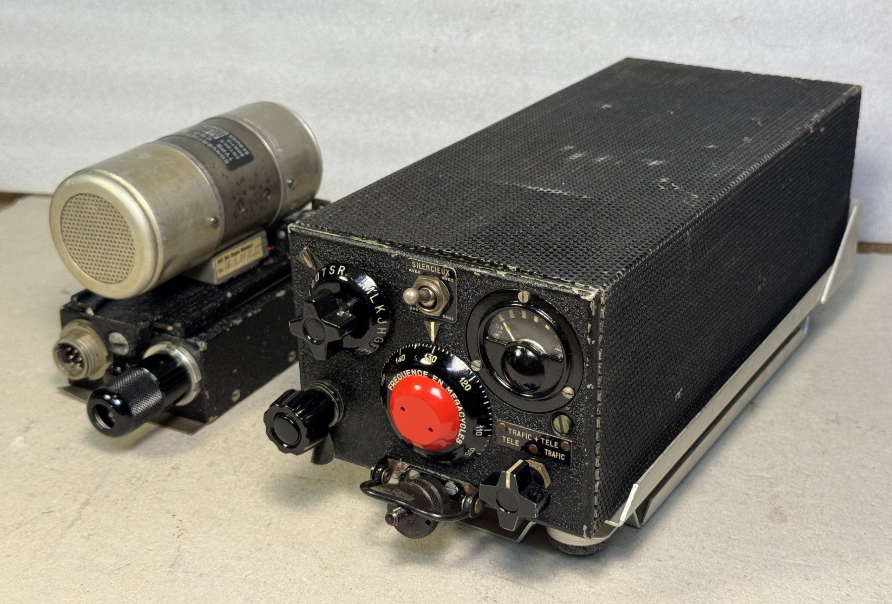 Funktechnik: Flugfunkgerät SE-020 – Defekt aus Ins von funkflieger