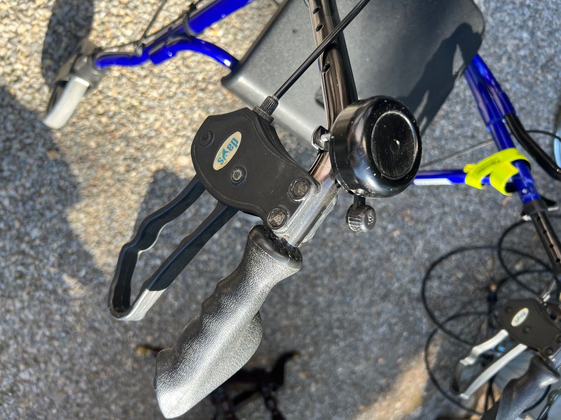 Aides à la marche: Gehhilfe Rollator blau, Nr 47 – D'occasion à Glattfelden par maa_qcj8 3