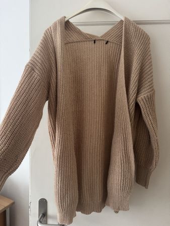 Warme Strickjacke in Beige