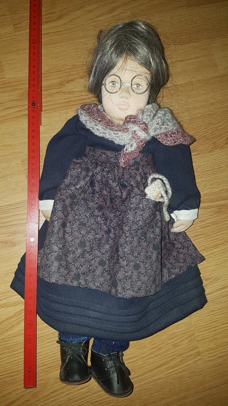 Puppen: Stoffpuppe oma mit Strickzeug G – Gebraucht aus Schwarzenburg von Flamingo07