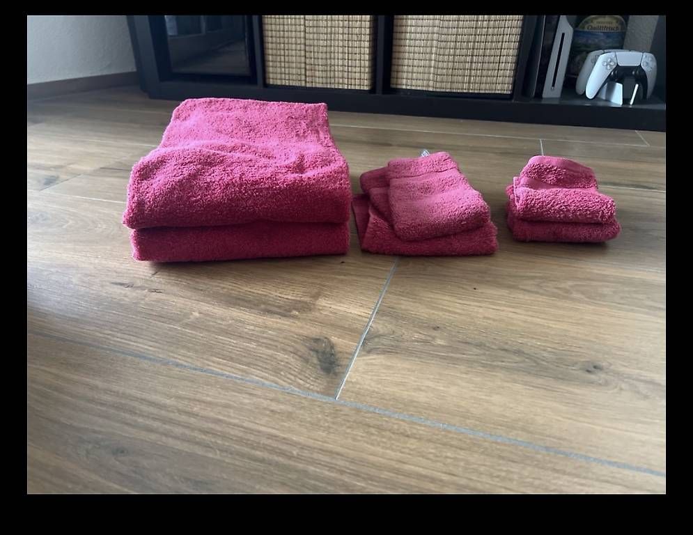 Serviettes de bain: Pinke Frotteewäsche – D'occasion à Uzwil par sab_nhc7