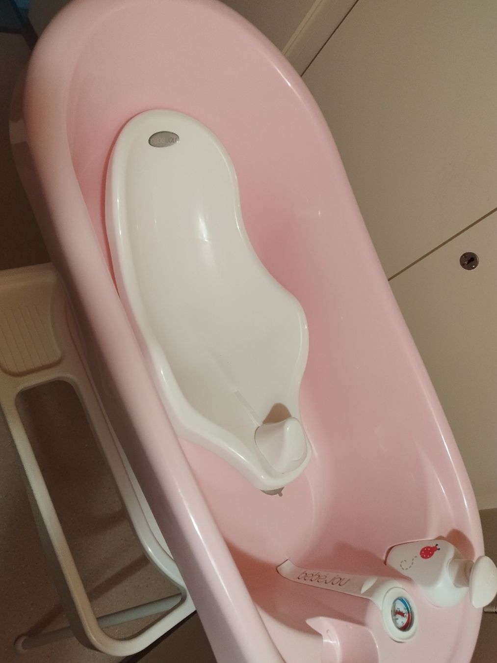 Badewannen: Baby Badewanne mit Gestell – Neu (gemäss Beschreibung) aus Appenzell von Bal.g 1