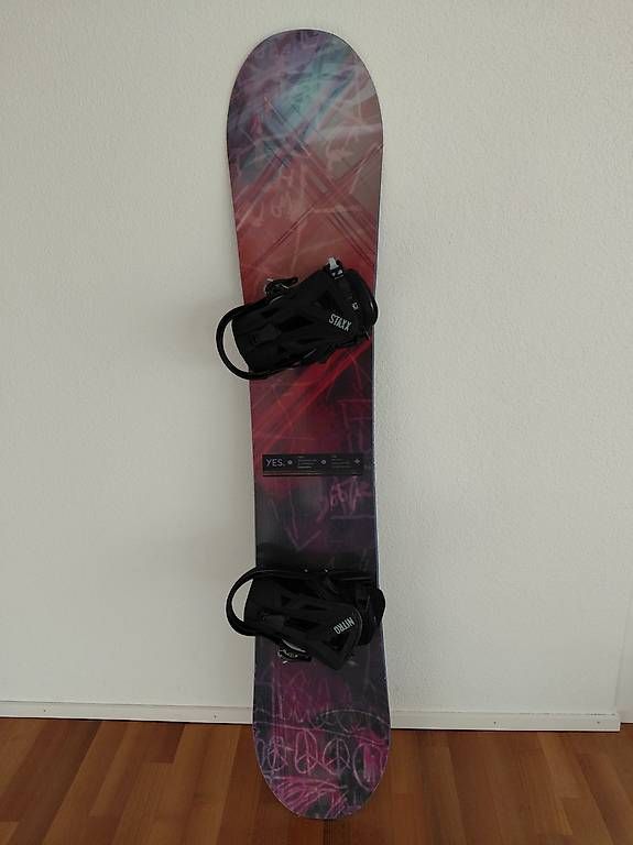 Board: Snowboard "YES" ink. Bindung und Tragetasche Dakine – Usato da Mönchaltorf venduto da Swiss131