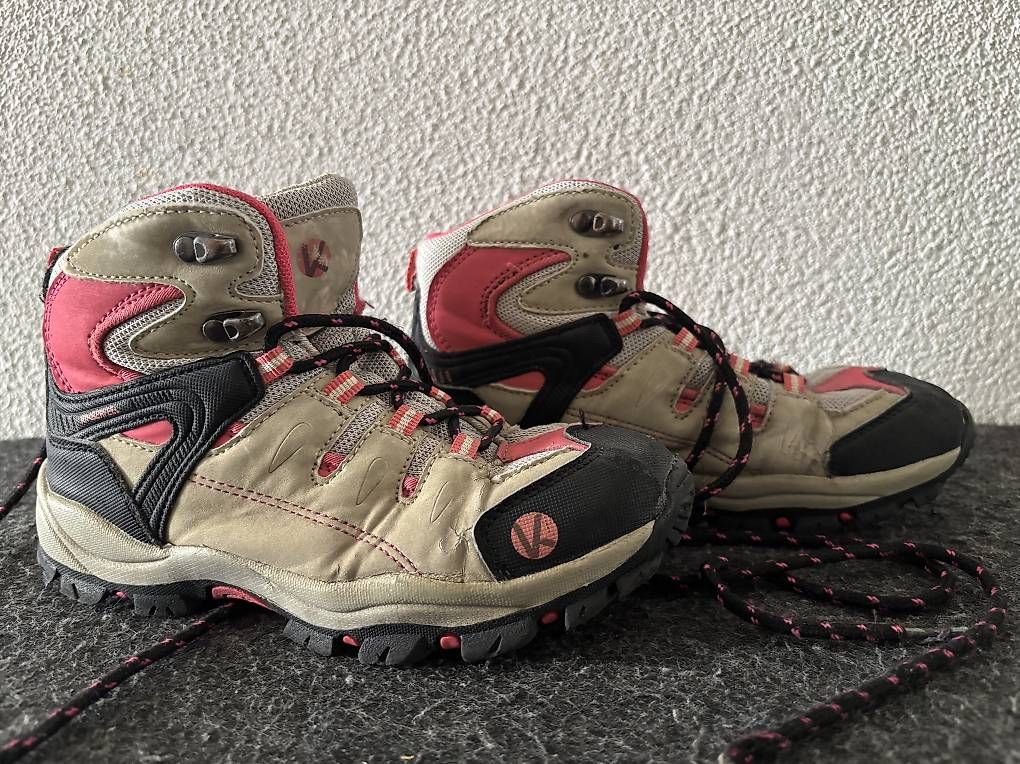 Schuhe für Mädchen: Trekkingschuhe Gr. 33 – Gebraucht aus Emmenbrücke von tanali