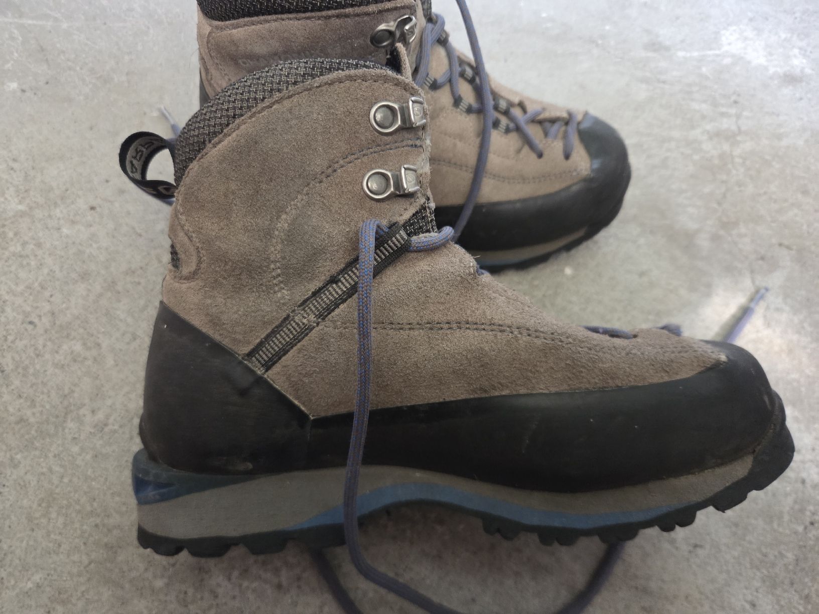 Scarpa Scarpe da donna: Scarpa Chamonix GTX Wanderschuhe Damen Gr. 36  – Usato da Trimmis venduto da jenna01 2