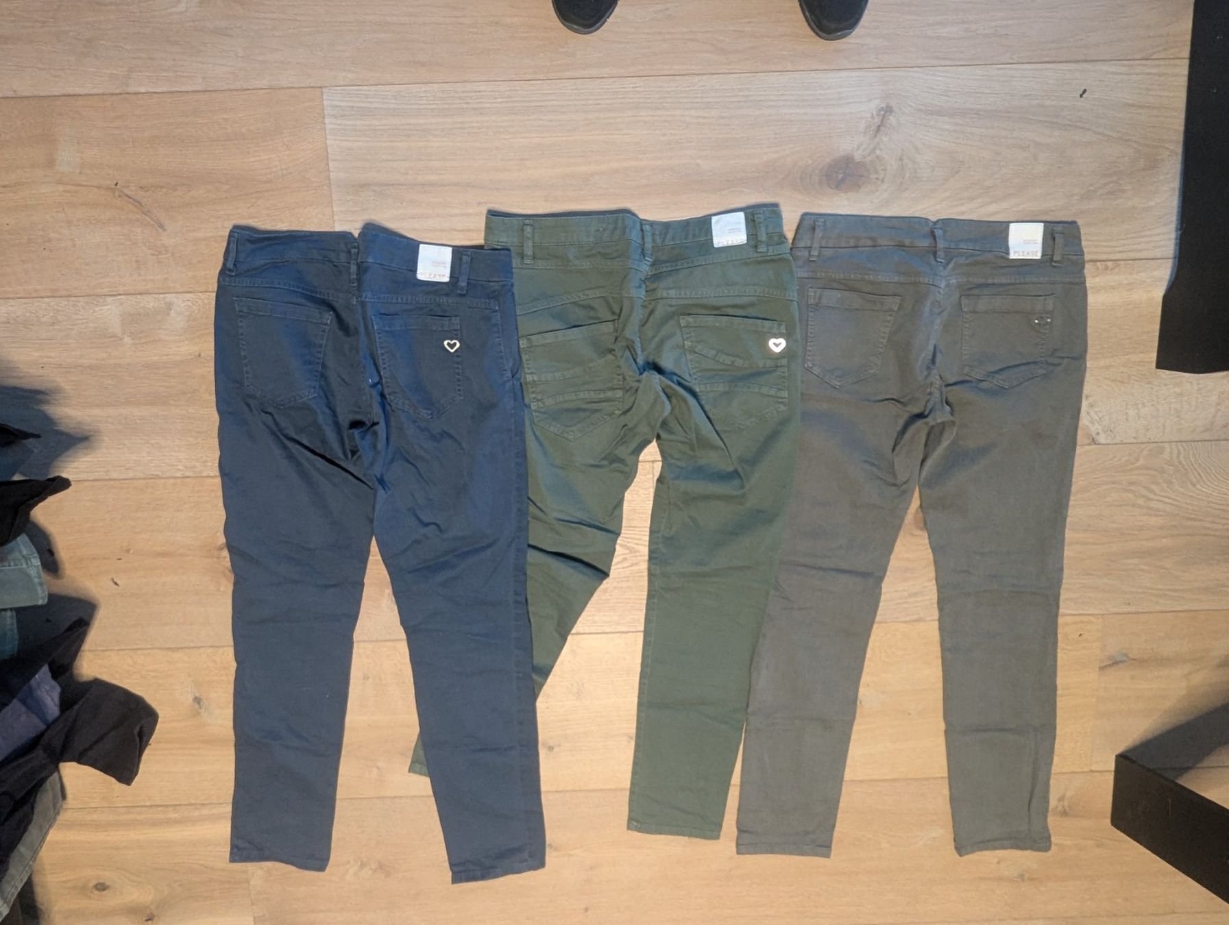 Pantaloni: 3 paar Hosen Please – Usato da Root venduto da Pfroeschli 2