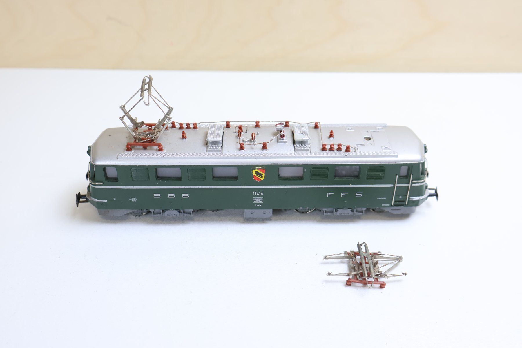 Märklin Modellini di ferrovie: Märklin SBB Ae 6/6 E-Lok "Bern" - 3050 - H0 – Usato da Winterthur venduto da Monstera 6