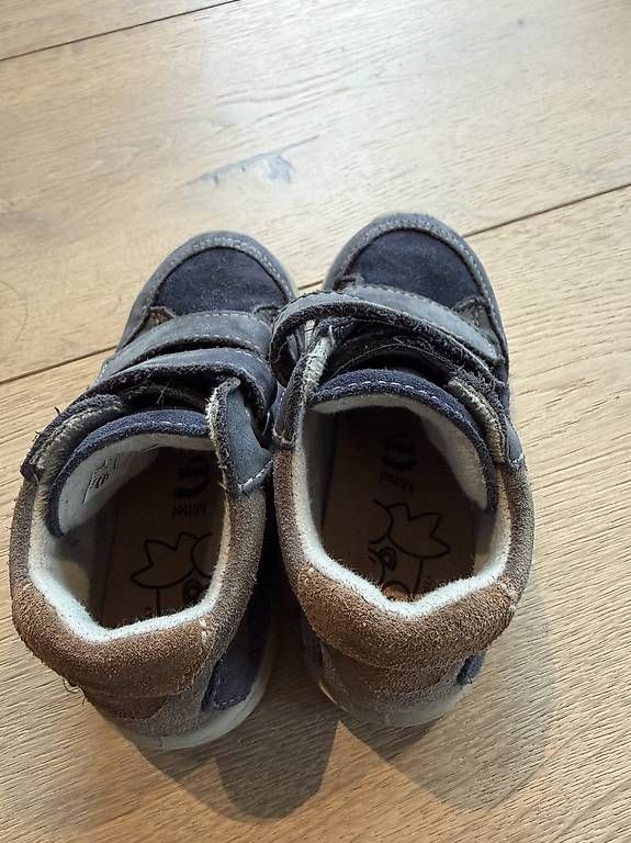 Scarpe per ragazzi: Schuhe Kind Grösse 25 Sympatex – Usato da Ebmatingen venduto da N.Bu 1