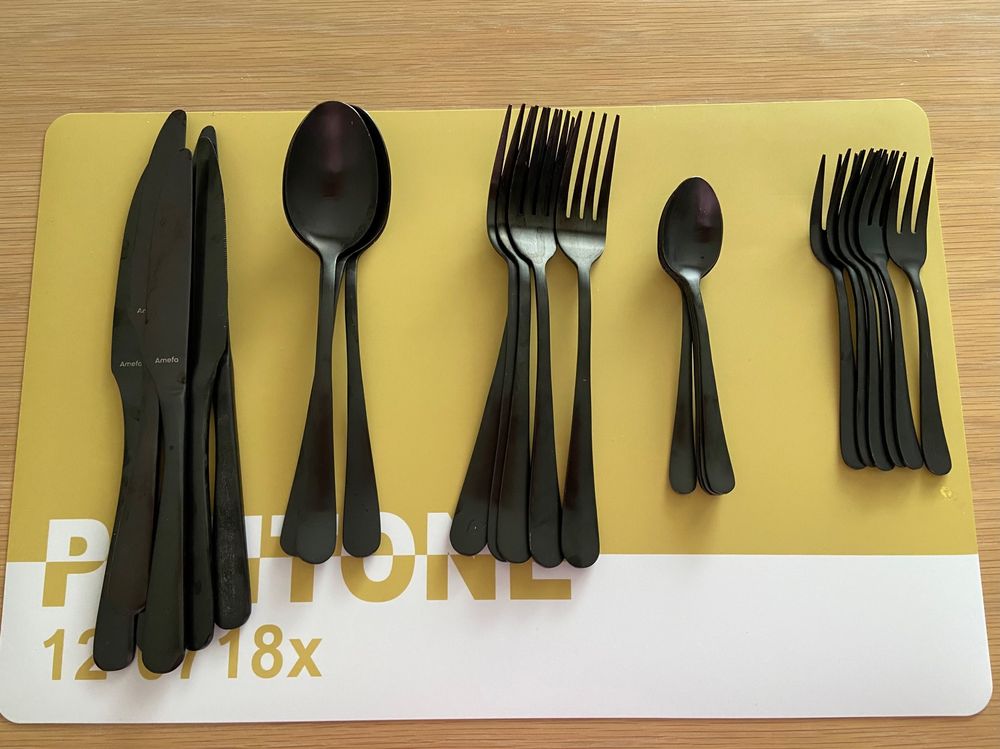 Cutlery set in black Kaufen auf Ricardo