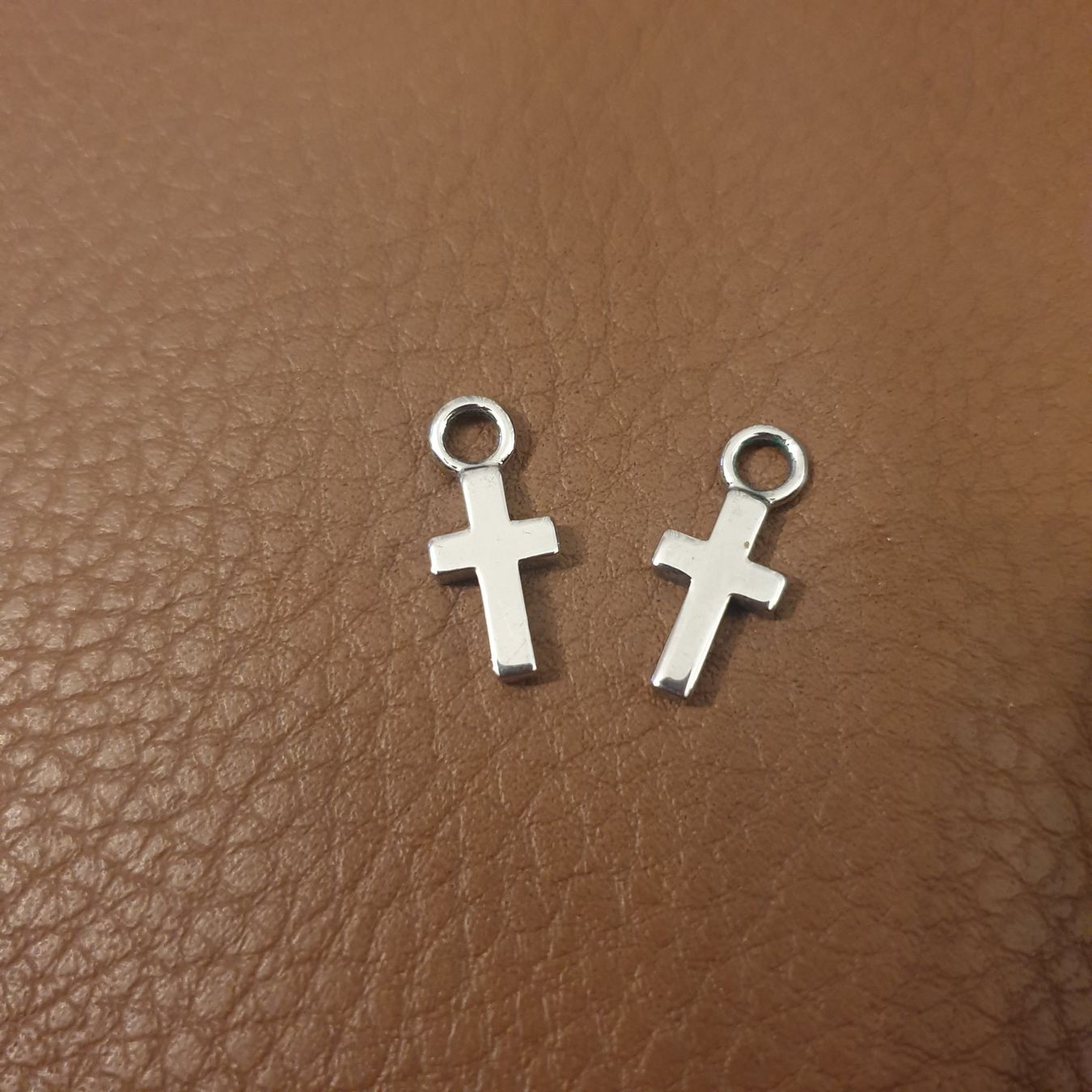 Ciondoli: 2x Charm Anhänger "Kreuz", silber – Nuovo (secondo la descrizione) da Neuendorf venduto da DeSiriA
