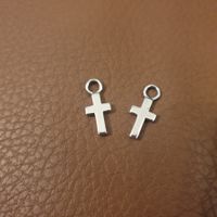2x Charm Anhänger "Kreuz", silber