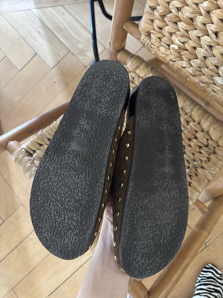 Scarpe da donna: Lederclogs mit Nieten, Zara (40) – Nuovo (secondo la descrizione) da Bern venduto da Charlot19 3