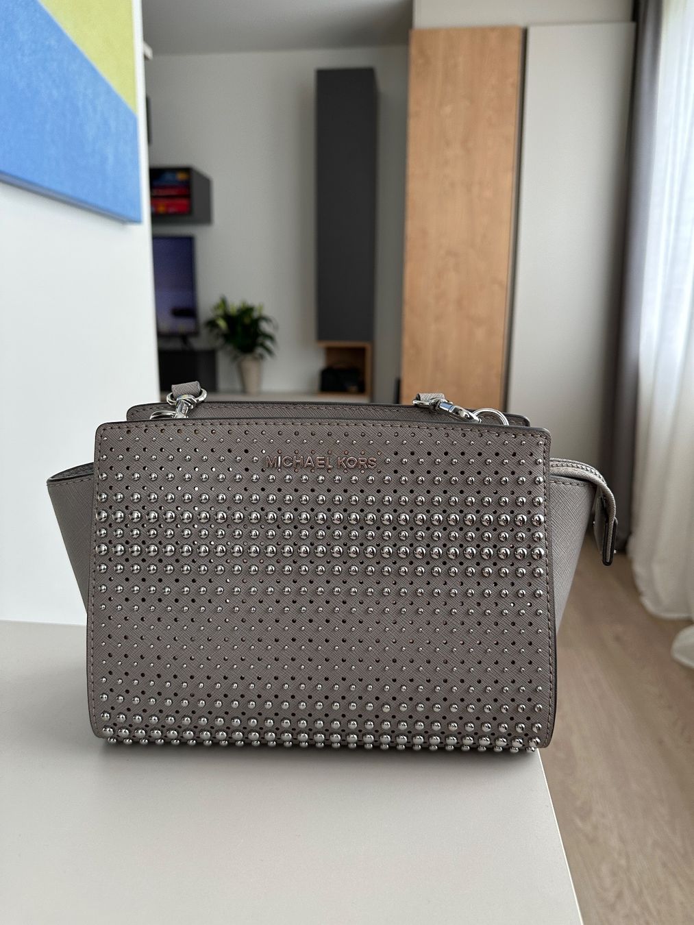 Michael Kors Borse da donna: Michael Kors medium stud selma leather silver pearl grey bag – Usato da Zürich venduto da nat_2gj5 5